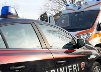 Cade da un'altezza di 4 metri durante un trasloco