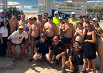 Gita in barca dell’Associazione Raggio di Sole con il personale della Protezione Civile di Marina di Ragusa