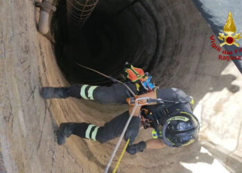 Vittoria, capra cade in un pozzo di 15 metri: salvata