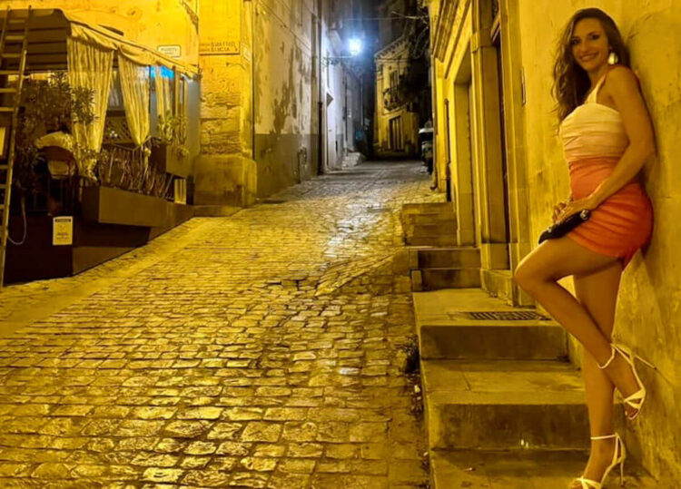 Chiara Squaglia di Striscia la Notizia a Scicli: ogni angolino è un gioiello da incorniciare