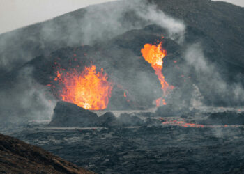 Etna, aumenta attività stromboliana e cenere vulcanica da voragine
