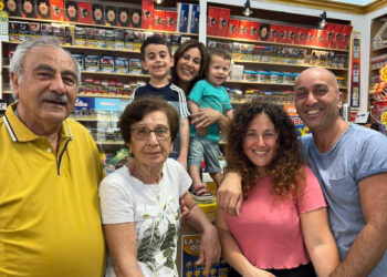 Comiso 'U tabacchinu ri ronna Librata' una storia sospesa tra Vigata e Macondo