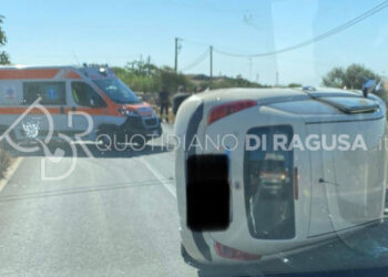 Incidente sulla Modica-Ispica, auto si ribalta su un lato: ferita una donna