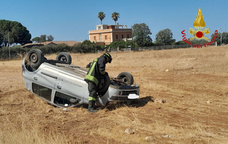Incidente a Pedalino: auto finisce in un terreno