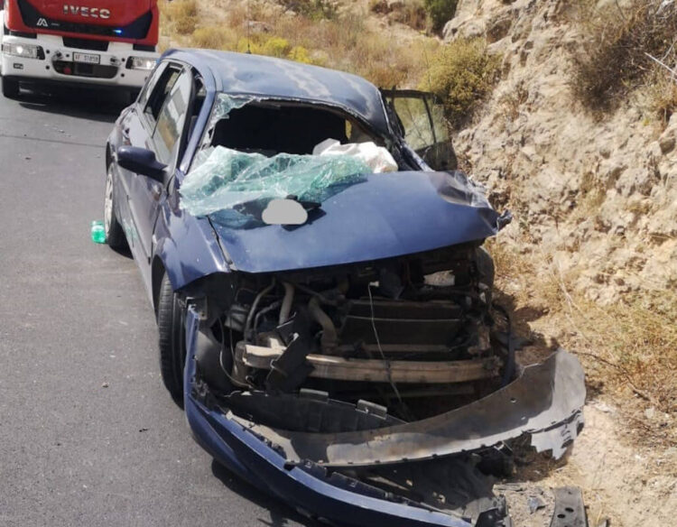 Incidente a Vittoria: 45enne estratto dalle lamiere dell'auto