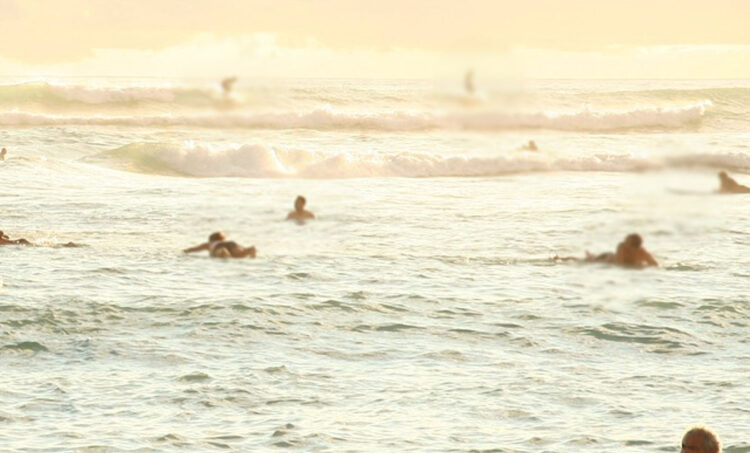 Malore mentre nuota: donna muore nel giorno del suo compleanno