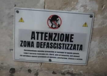Modica ad un lettore non piacciono i cartelli 'zona defascistizzata' nel quartiere Monserrato