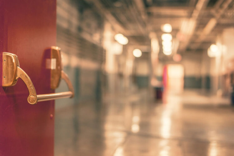Un ragazzino di 13 anni va in ospedale: un conoscente mi ha violentato