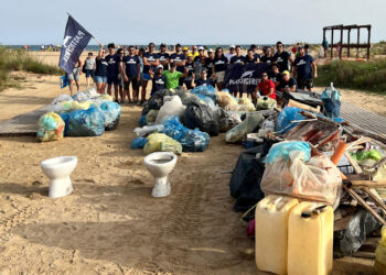 Pulizia spiaggia di Maganuco: raccolti oltre 1.500 kg di rifiuti