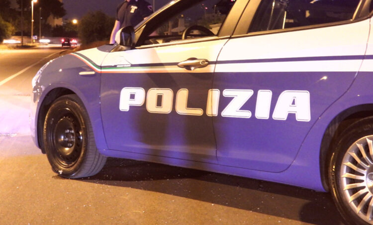 Bimba di 5 anni vaga di notte in strada: trovato da 2 donne