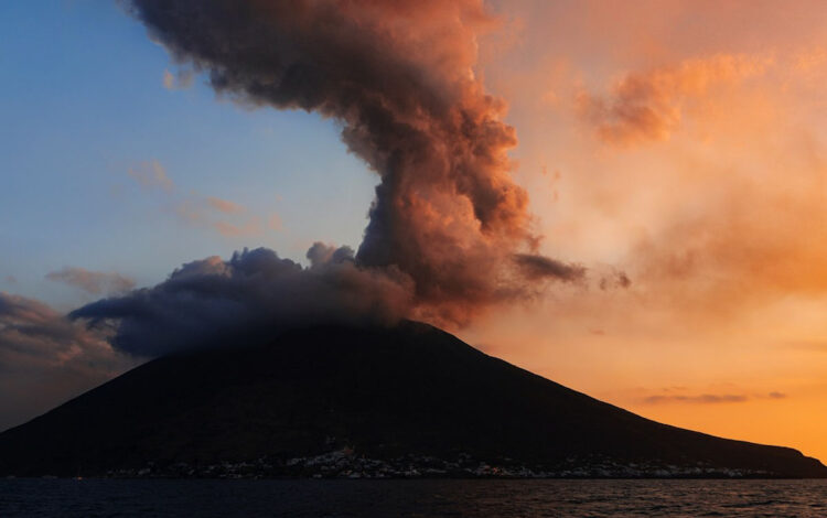 Stromboli, Ingv: situazione non si risolve a breve