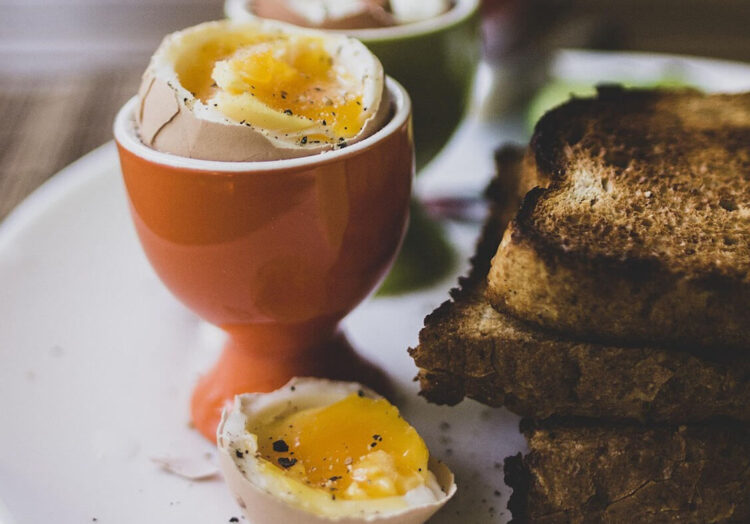 Dieta delle uova a colazione per dimagrire: menù