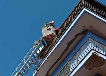 Vittoria, lei lo lascia e lui le incendia la casa: fermato 28enne