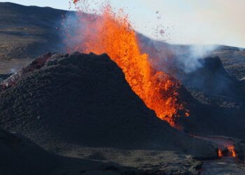 Etna: Ingv, fontane di lava e colate dal cratere di Sud-Est