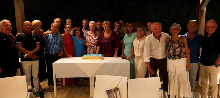 Modica, gli studenti della 5ª A del "Galilei" festeggiano i 50 anni dal diploma