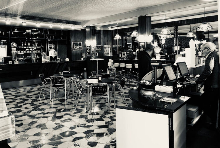 29 agosto la festa di tanti anni fa a Ragusa: caffè talmone e l'atavico enigma "semifreddo o pezzo duro"