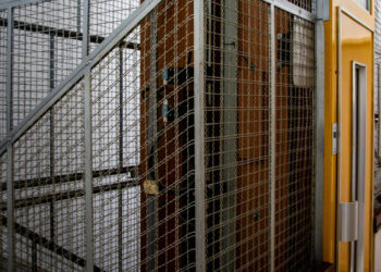 Ragusa, ladro va a rubare ma rimane chiuso in ascensore: denunciato