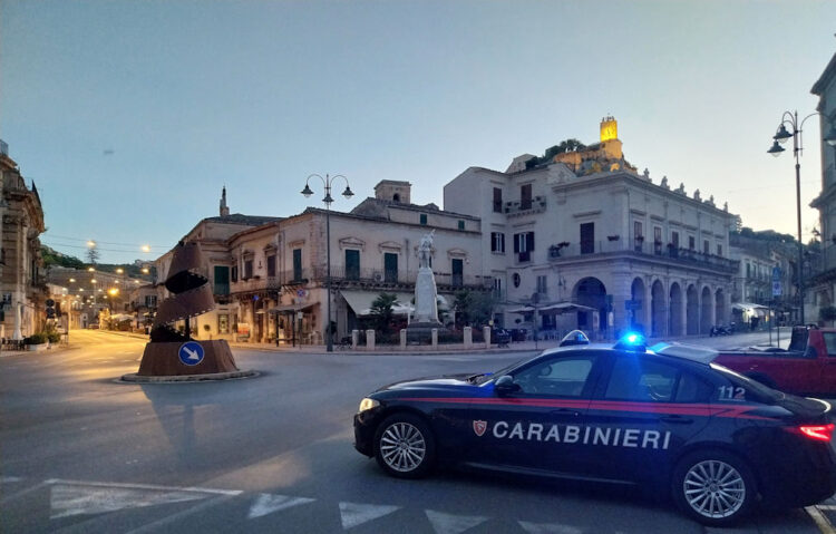 Carabinieri modica, controllate 100 persone e 60 veicoli: multe e patenti ritirate