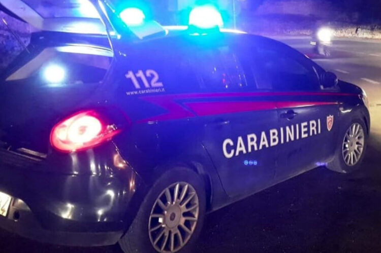 Rissa nella note a Modica bassa: volano sedie e tavoli