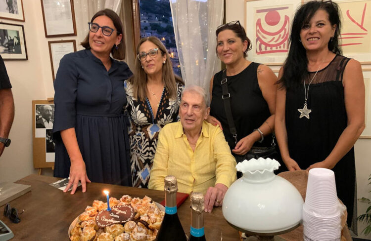 Modica ricorda Salvatore Quasimodo con il figlio Alessandro: Buon compleanno