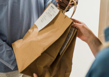 Ragusa, ordinano cibo a domicilio ma non pagano: denunciata coppia