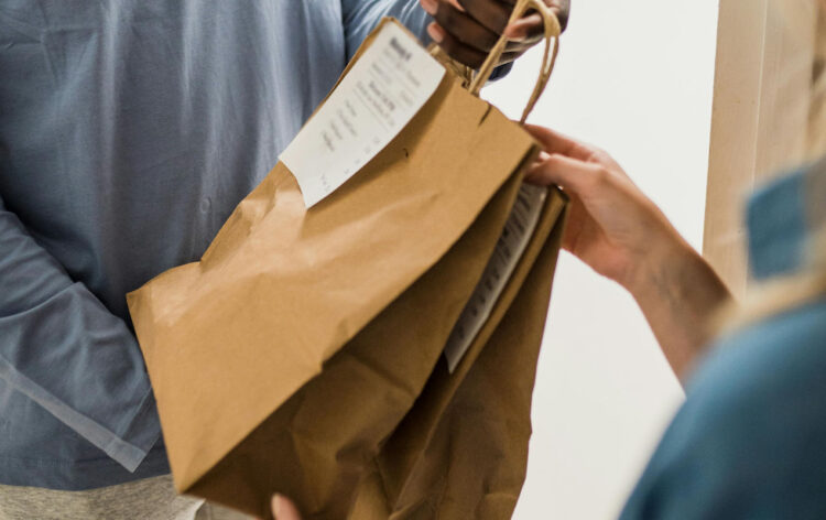 Ragusa, ordinano cibo a domicilio ma non pagano: denunciata coppia