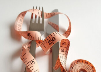 Come perdere fino 5 kg in un mese: cosa fare e cosa mangiare