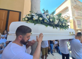 Vittoria, lacrime ai funerali di Alex Capuzzello: il 17enne morto per salvare un amico