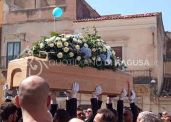 Dolore e commozione a Comiso per i funerali di Rosario Pace