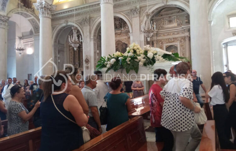 Vittoria, lacrime e dolore immenso ai funerali di Nicole Lorefice