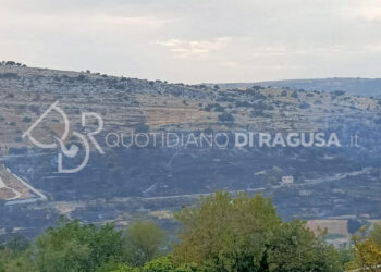 Incendio in contrada Fiumara Modica-Scicli, individuato responsabile: un 41enne sciclitano