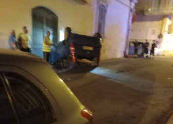 Incidente scontro tra 2 auto a Donnalucata: una si cappotta