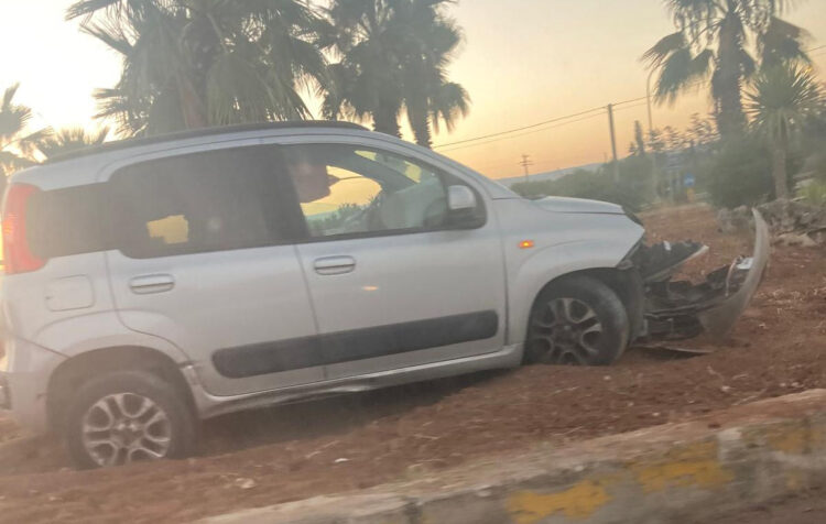 Incidente a Vittoria: Fiat Panda su una rotatoria