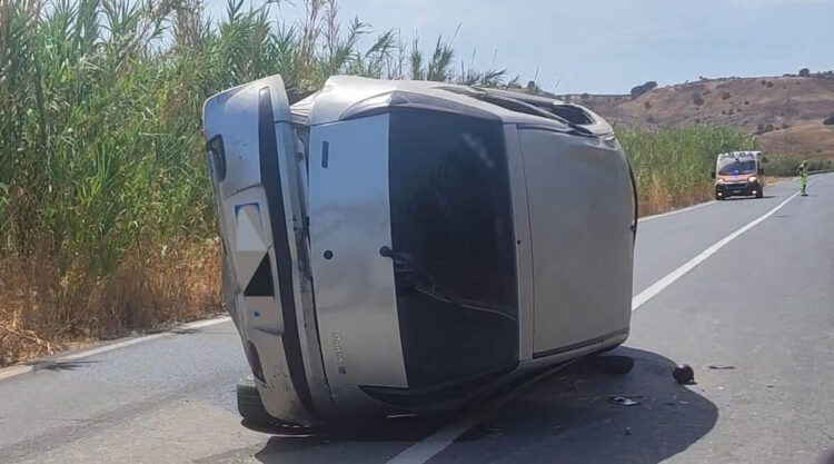 Incidente a Vittoria: Punto cappotta su un lato
