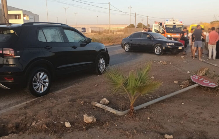 Incidente stradale a Vittoria: scontro tra 2 auto