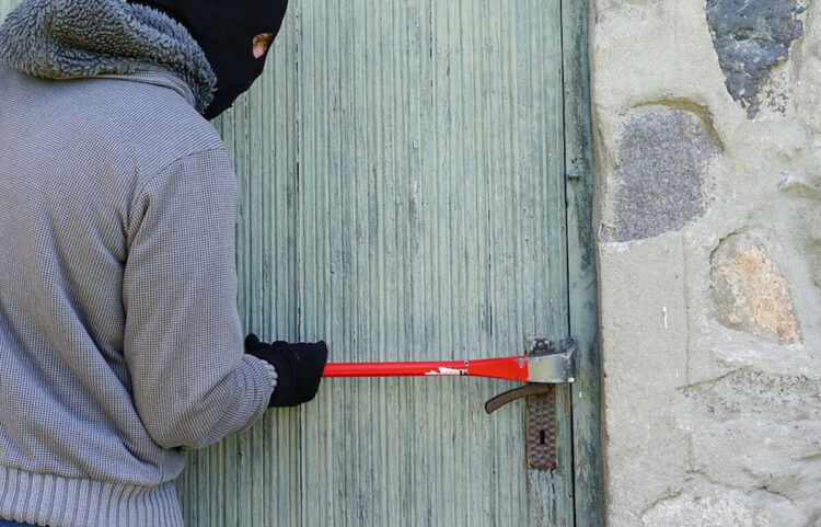 Furti ai danni di attività commerciali nel Ragusano