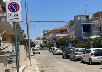 Marina di Ragusa, lo strano caso del divieto di sosta in via Firenze