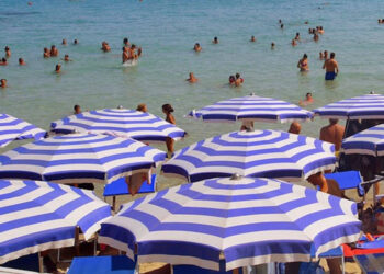 Atti osceni in spiaggia a Marina di Ragusa: denunciato 44enne