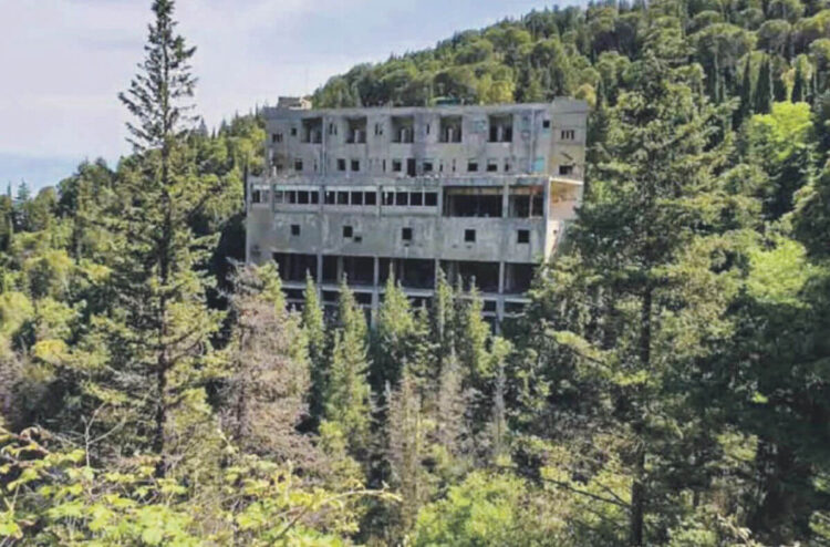 Chiaramonte, ex hotel La Pineta: demolizione è un progetto miope e di corta gittata