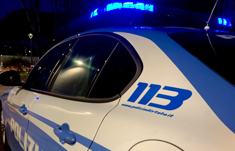 Incidente nella notte tra due volanti della polizia a Roma: morto un poliziotto