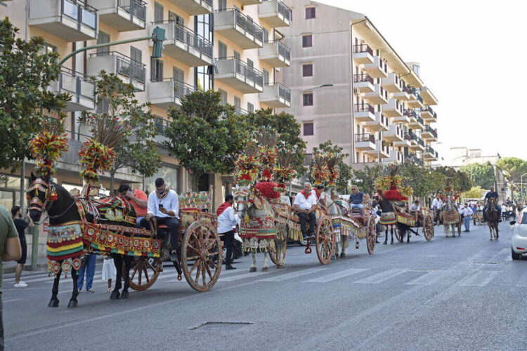 San Giovanni Battista a Ragusa: dai carretti siciliani al concerto tributo a Franco Battiato
