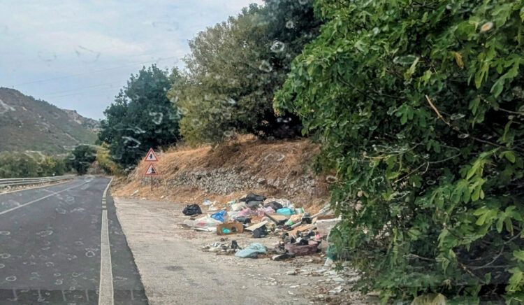 La vecchia strada Ragusa-Modica ridotta a discarica