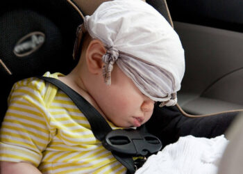 Seggiolini auto, nuove regole da settembre: ecco quali, cosa cambia e sanzioni