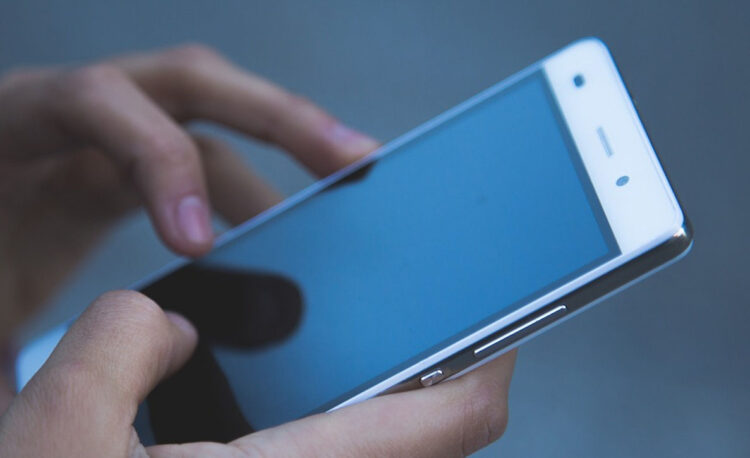 A 13 anni accoltella ragazzino per un like