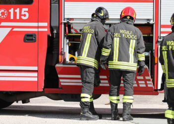 Insolito fenomeno in una casa a Riesi: il pavimento ribolle