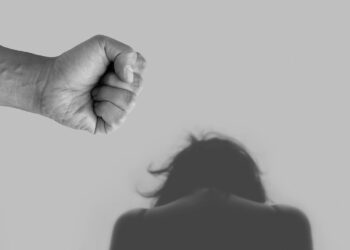 Vittoria, maltratta e minaccia di morte la moglie: arrestato 48enne