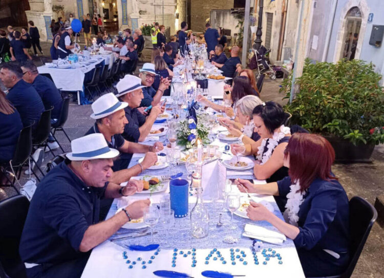 La cena in blu e bianco a Monterosso Almo