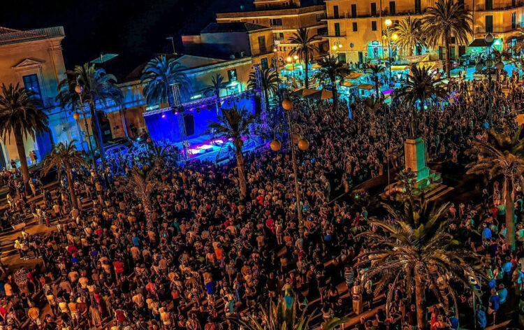 Pozzallo, sold out con Uccio De Santis