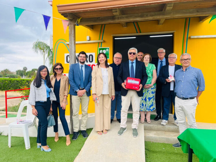 La scuola Marina di Acate adesso ha un defibrillatore