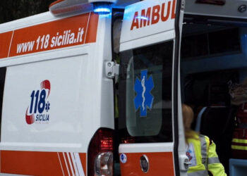 Uomo ferito trovato in strada a Modica: è grave